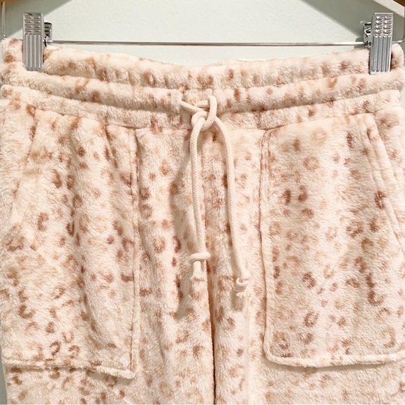 NWT Cozie by Pink Rose White Leopard Faux Fur Pajama Lounge Set XS PJs - Picture 4 of 11